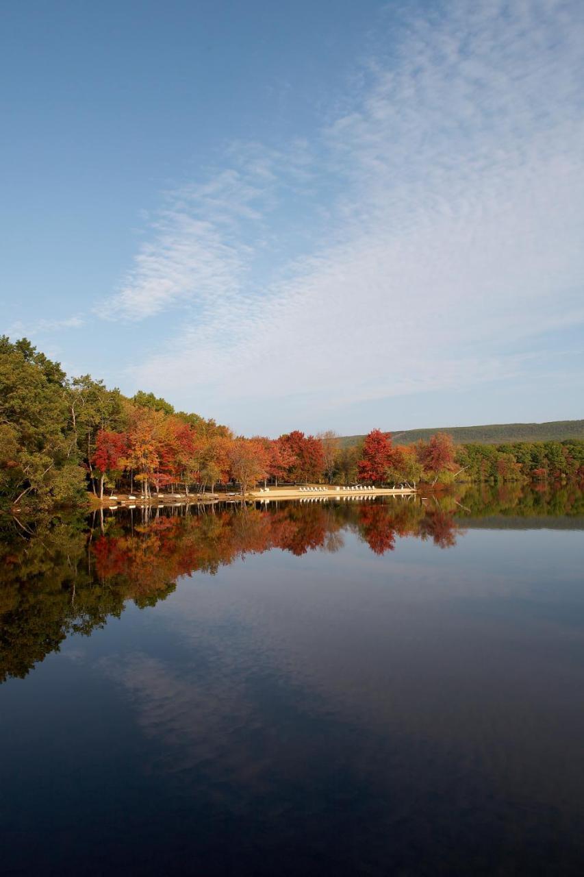 Mountain Springs Lake Resort Stroudsburg Exterior photo